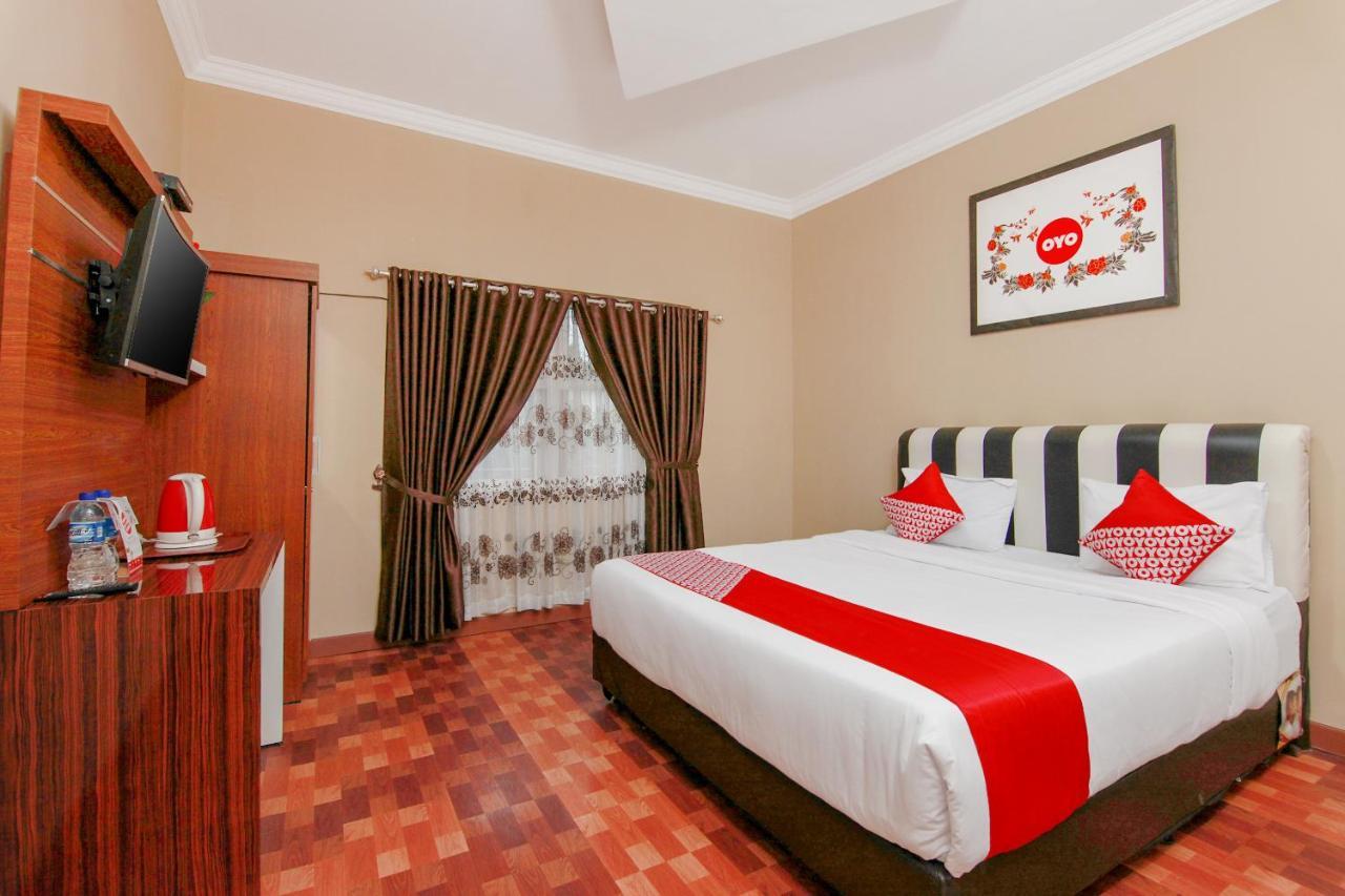 Oyo 799 Hotel Dieng Berastagi Exterior foto