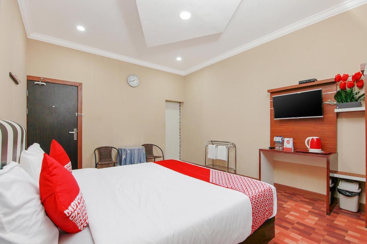 Oyo 799 Hotel Dieng Berastagi Exterior foto