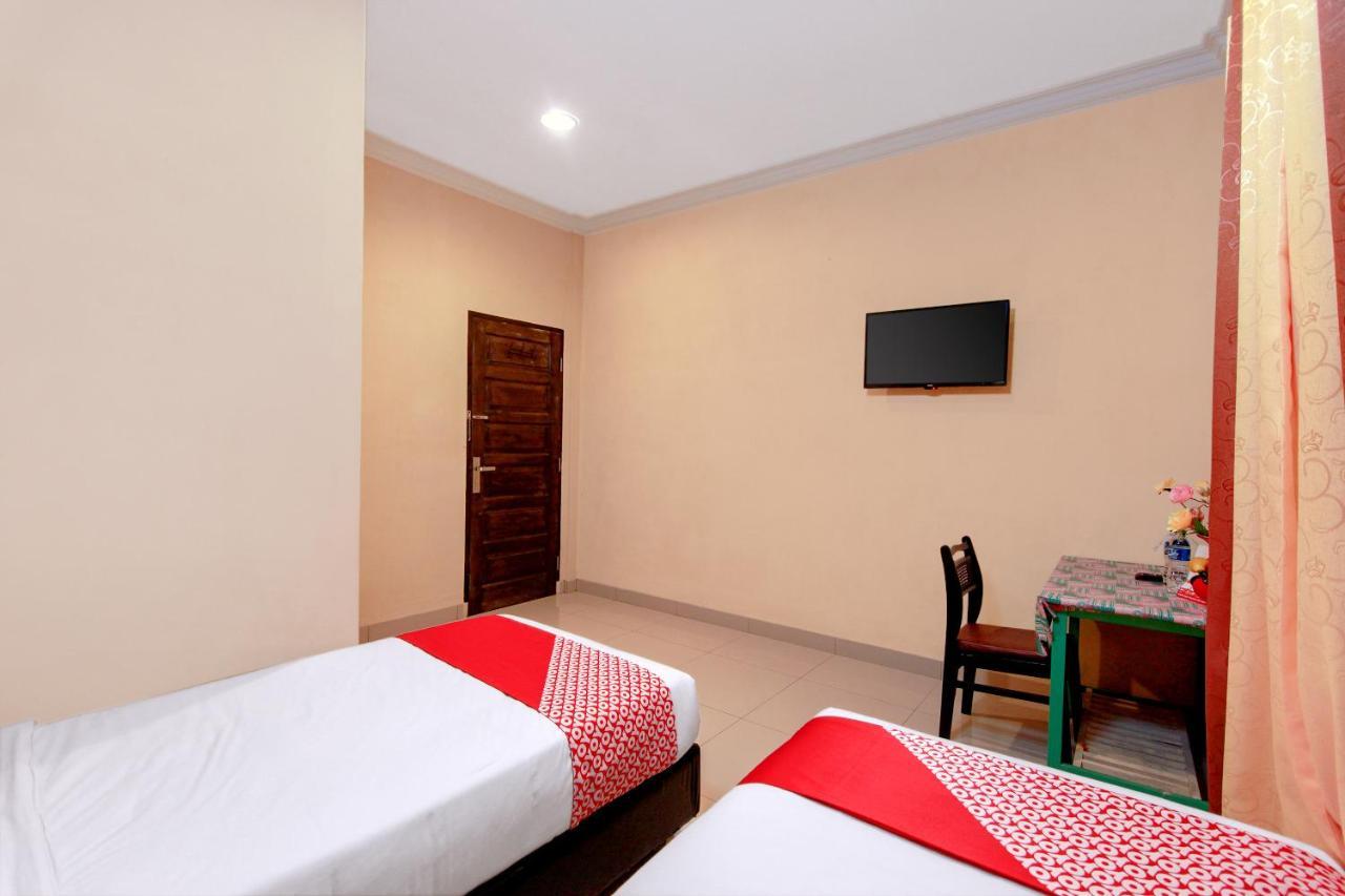 Oyo 799 Hotel Dieng Berastagi Exterior foto