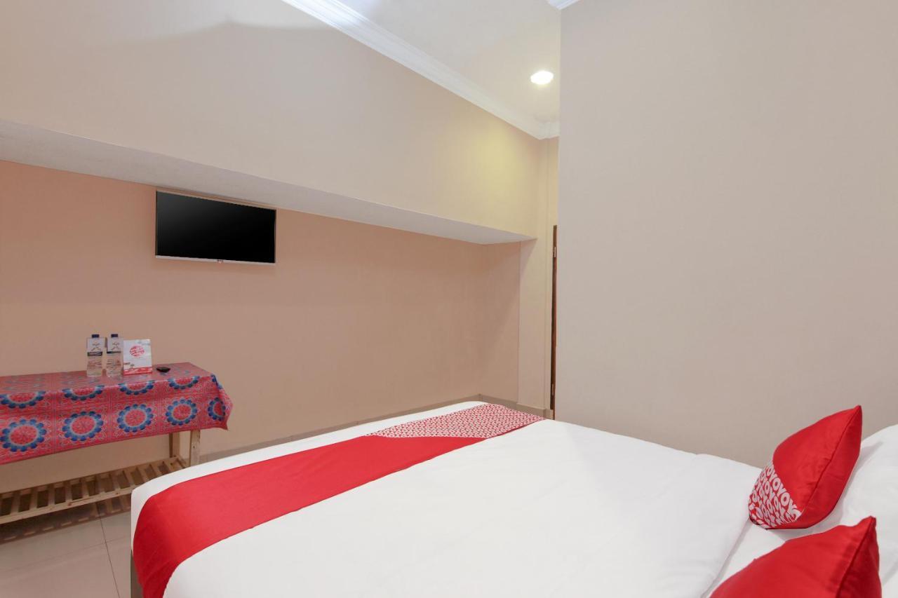 Oyo 799 Hotel Dieng Berastagi Exterior foto