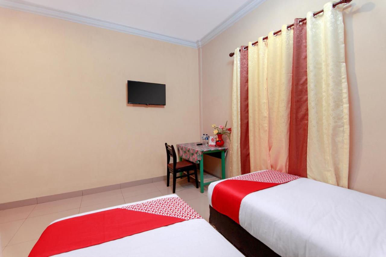 Oyo 799 Hotel Dieng Berastagi Exterior foto